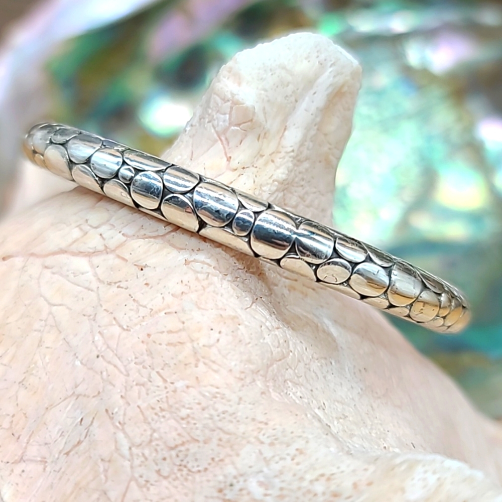 Brighton "PEBBLE ICE" Pave Swarovski Crystal Hinged Bangle on Pebbled Silver! - Picture 2 of 12